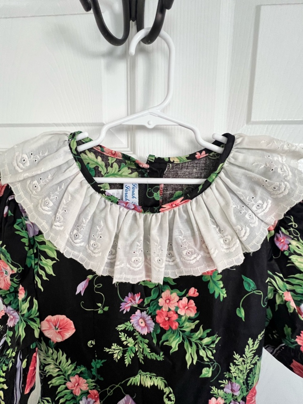 Girls Black Floral Dress with White Eyelet Collar (Vintage Sarah Kent) - Picture 3 of 9